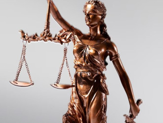 natureza morta com a balanca da justica 23 2149776025 compressed compressed