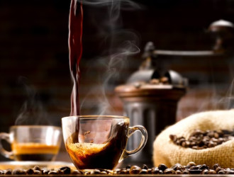 xicara de cafe e graos de cafe 164008 356 compressed