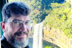 Velci Queiroz de Souza